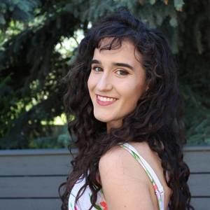 Meet your Posher, Adrianna